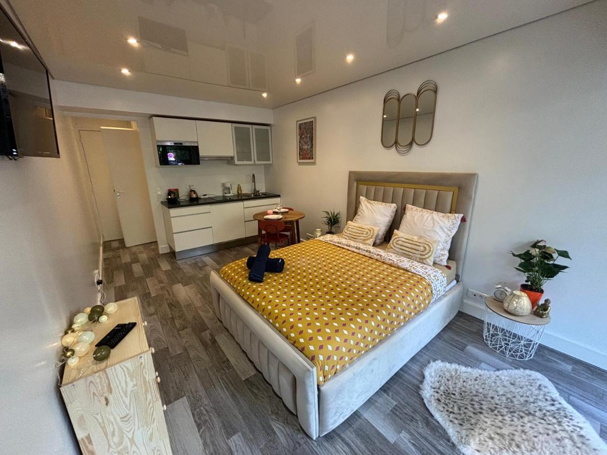 Apartamento Ecrin De Verdure Au Chesnay Et Parking Gratuit Le Chesnay  Exterior foto