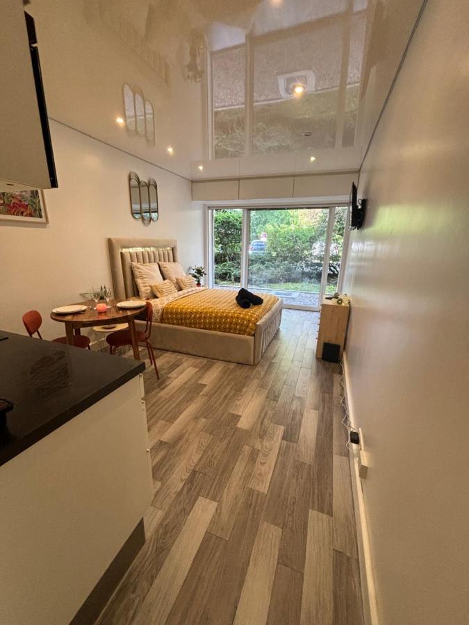 Apartamento Ecrin De Verdure Au Chesnay Et Parking Gratuit Le Chesnay  Exterior foto